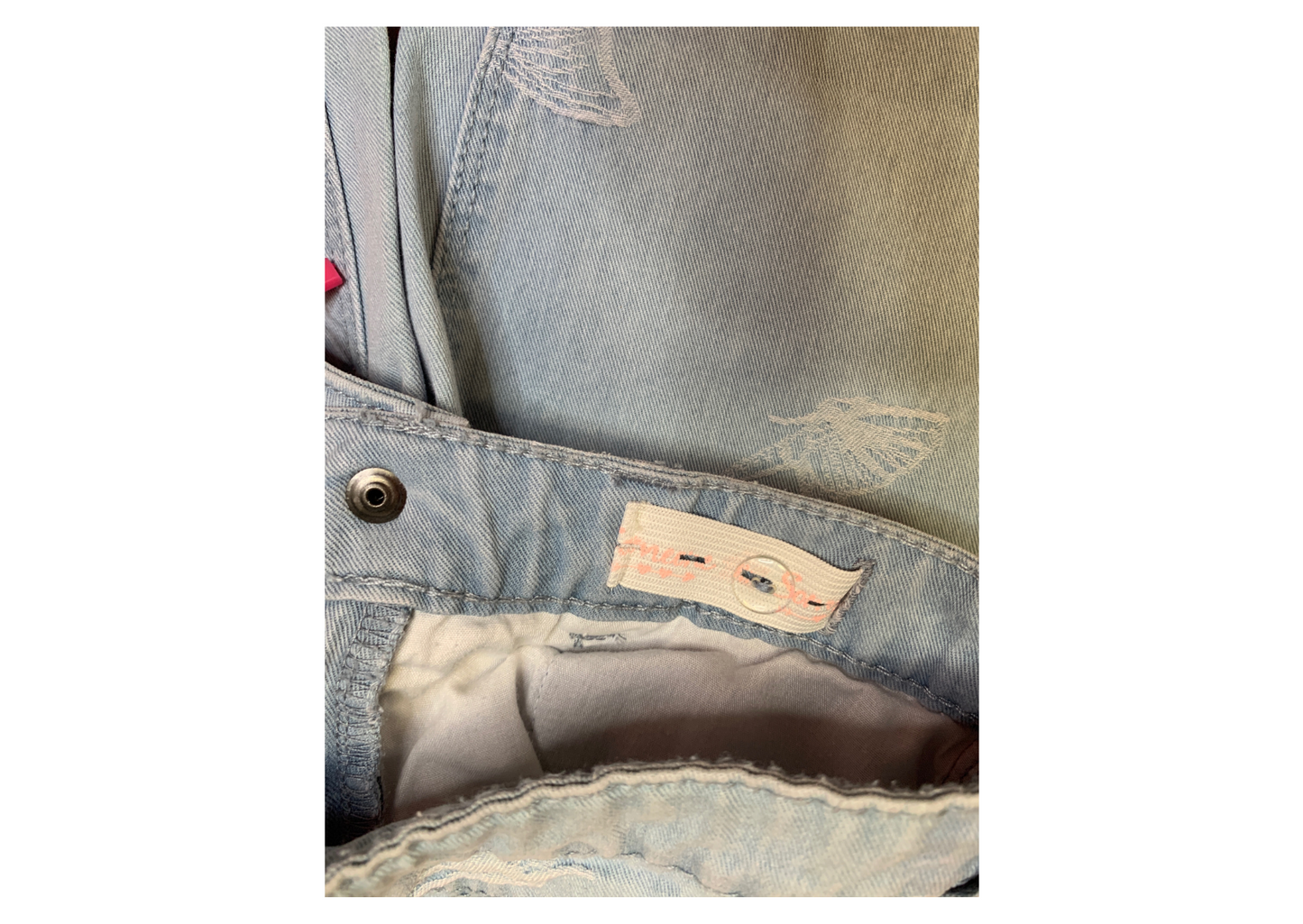 Jeans mit Schmetterlingen